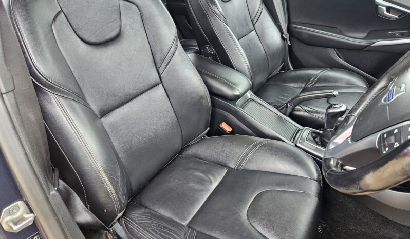 Volvo V40 1.6 D2 SE Lux Euro 5 (s/s) 5dr, 2015 model full