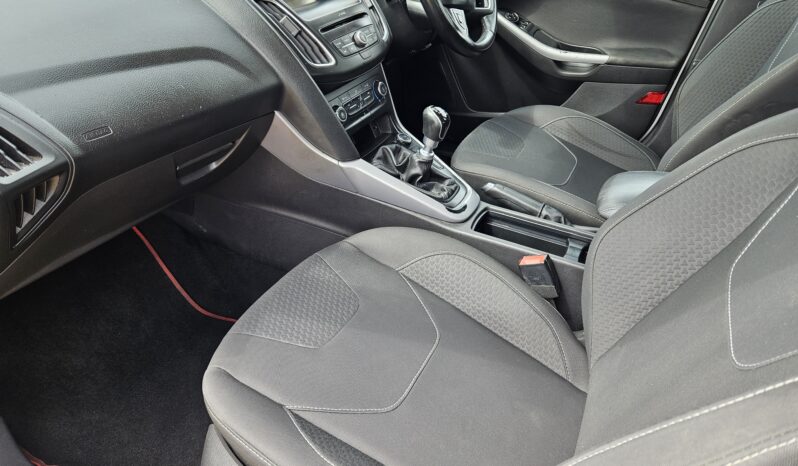 Ford Focus 1.5 TDCi Zetec Euro 6 (s/s) 5dr, 2015 model full