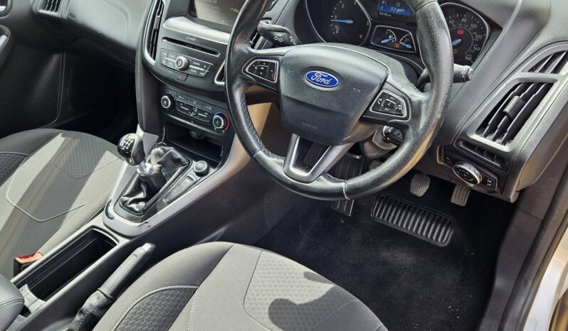Ford Focus 1.5 TDCi Zetec Euro 6 (s/s) 5dr, 2015 model full