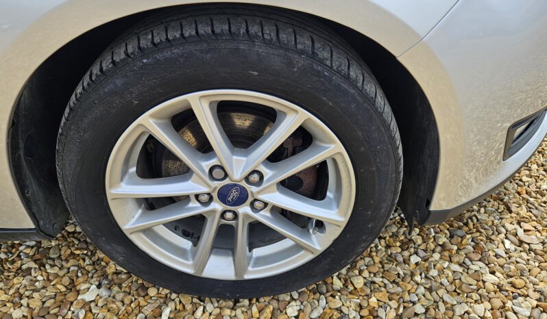 Ford Focus 1.5 TDCi Zetec Euro 6 (s/s) 5dr, 2015 model full