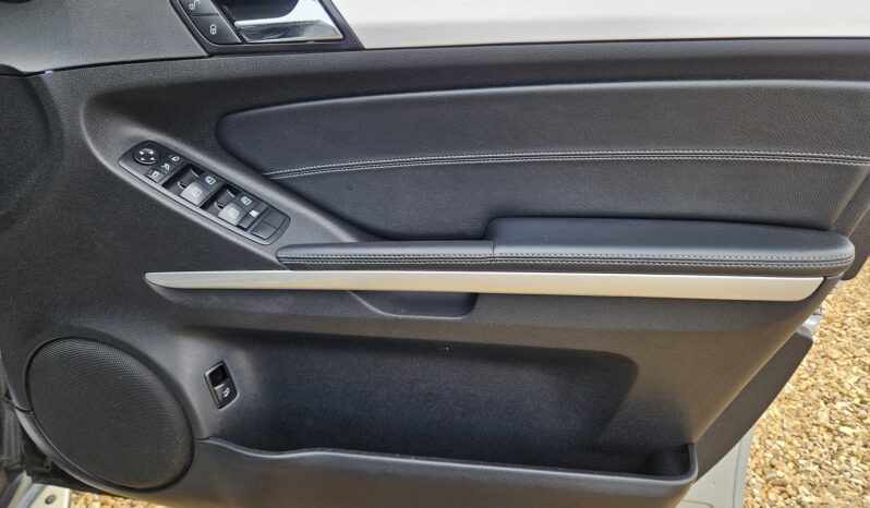 Mercedes-Benz M Class 3.0 ML350 CDI V6 BlueEfficiency Sport G-Tronic 4WD Euro 5 5dr, 2011 model full